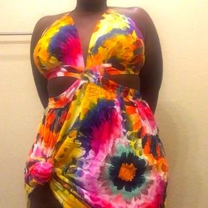 Fashion nova dress vibrant colors size 2x very classy but sexy